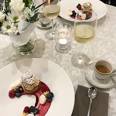 Bialy Dom Henlex Restauracja Hotel 3*