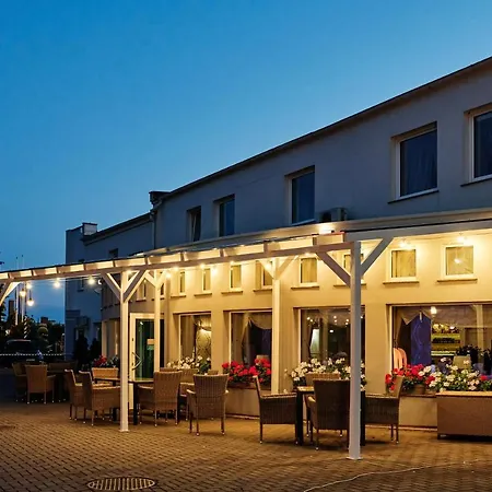 Bialy Dom Henlex Restauracja فندق 3*