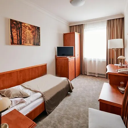 Bialy Dom Henlex Restauracja 3* بوزنان