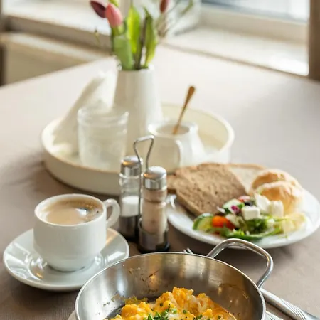 Bialy Dom Henlex Restauracja Otel 3*