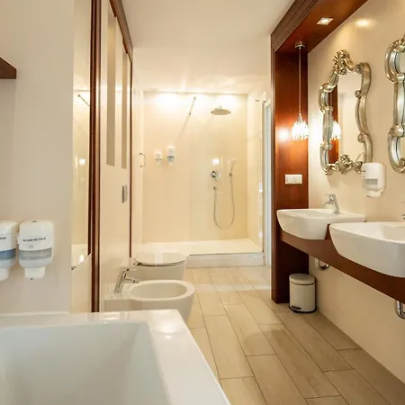 Otel Bialy Dom Henlex Restauracja 3*