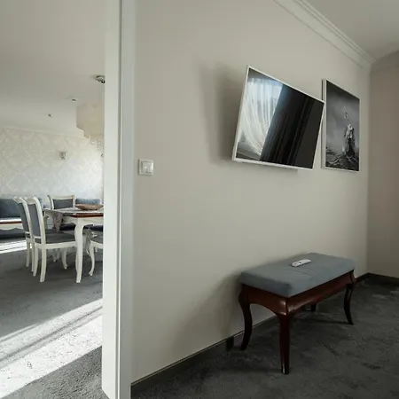 Bialy Dom Henlex Restauracja Otel 3*