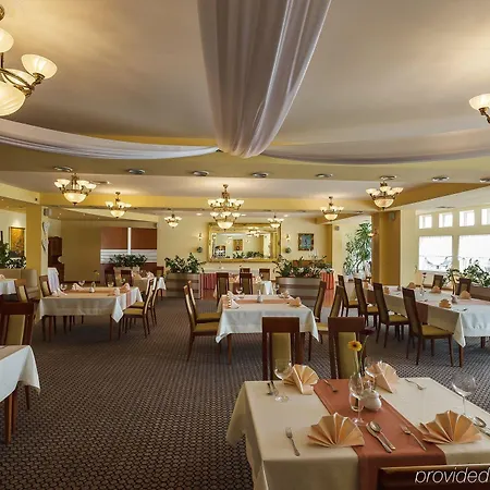 Bialy Dom Henlex Restauracja 3* بوزنان