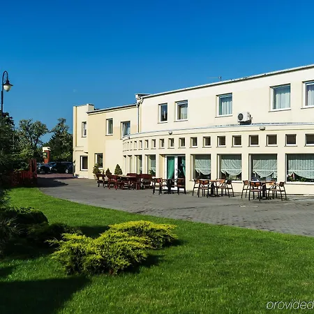 Bialy Dom Henlex Restauracja فندق 3*