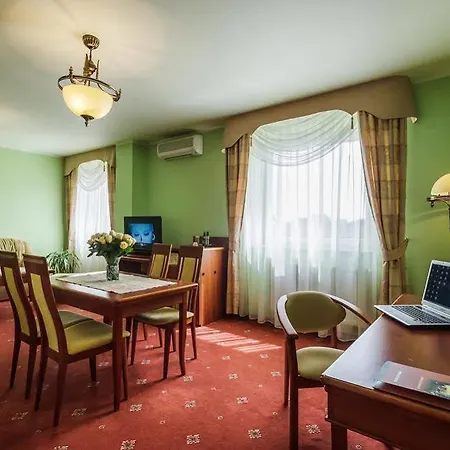 Bialy Dom Henlex Restauracja Otel 3*