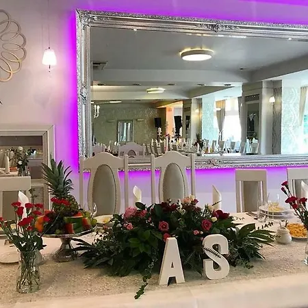 فندق Bialy Dom Henlex Restauracja بوزنان