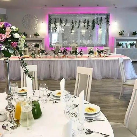 Bialy Dom Henlex Restauracja بوزنان