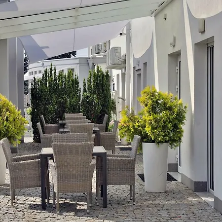 Bialy Dom Henlex Restauracja فندق