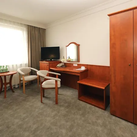 Bialy Dom Henlex Restauracja Hotel