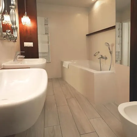 Hotel Bialy Dom Henlex Restauracja 3*