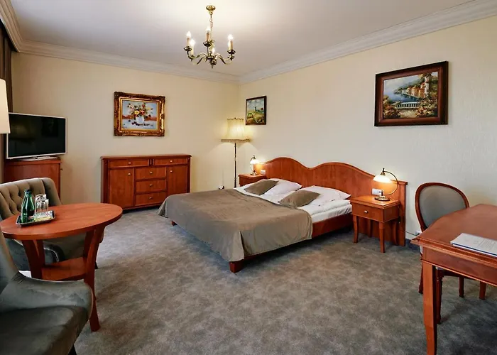 Szálloda Bialy Dom Henlex Restauracja 3*