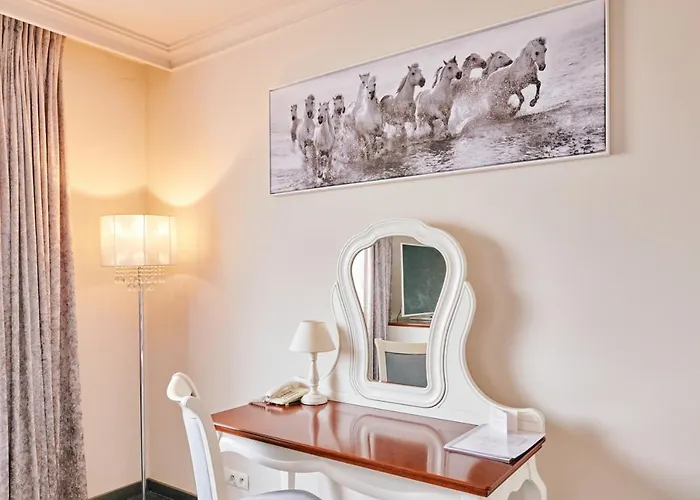 Bialy Dom Henlex Restauracja Szálloda 3*