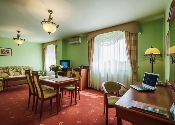 Bialy Dom Henlex Restauracja Szálloda 3*